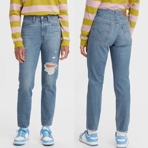 NWT Levis Wedgie Light Blue Wash Distressed High Rise Cropped Jeans Size 27 - Picture 1 of 9